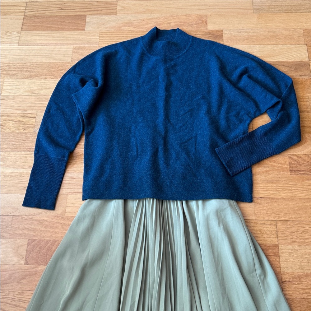 100% Cashmere Relaxed Sweater NWT